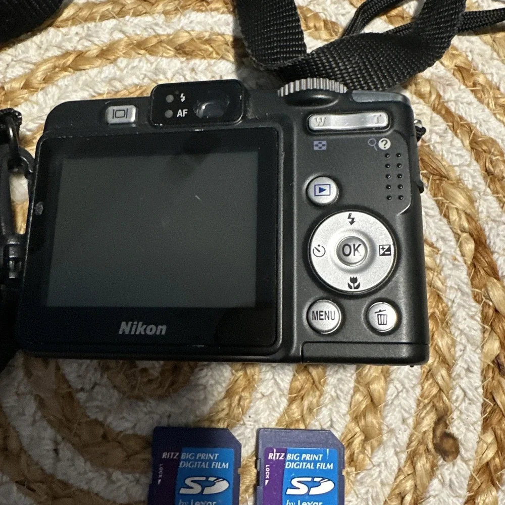Nikon COOLPIX P50 Digital Camera 8.1MP Black 3.6x Zoom Wide 28mm Case Card